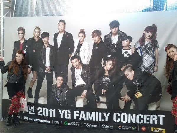 PHOTO][FANTAKEN] Bigbang Solo & Group Standees at YG Family